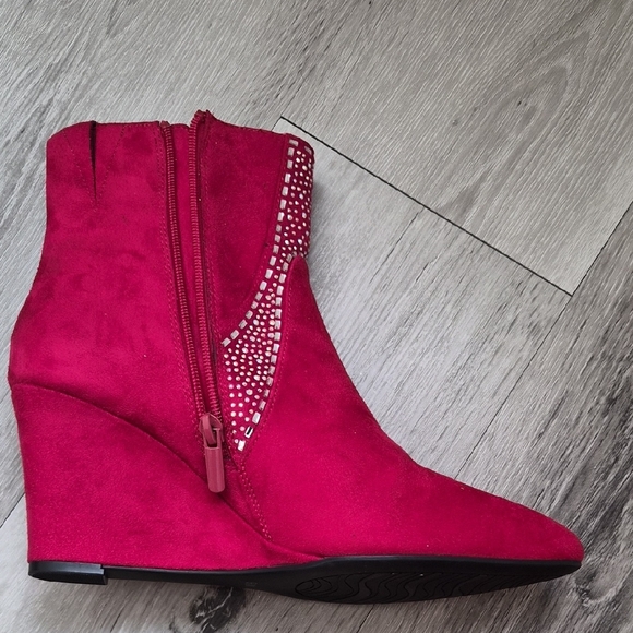 Elegant Red Women's Ankle Boots - Picture 5 of 6
